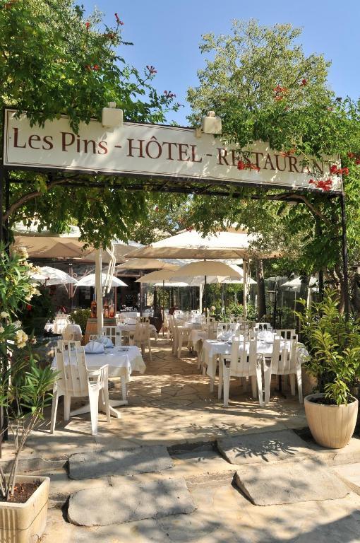Les Pins Restaurant Et Chambre D'Hotes シヤン・ラ・カスカード エクステリア 写真
