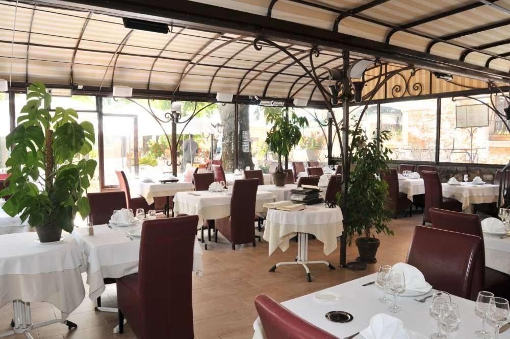 Les Pins Restaurant Et Chambre D'Hotes シヤン・ラ・カスカード エクステリア 写真