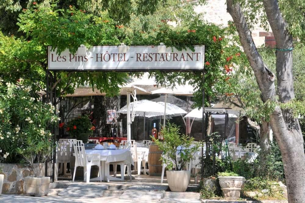 Les Pins Restaurant Et Chambre D'Hotes シヤン・ラ・カスカード エクステリア 写真