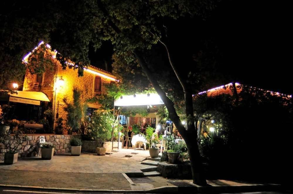 Les Pins Restaurant Et Chambre D'Hotes シヤン・ラ・カスカード エクステリア 写真