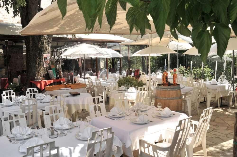 Les Pins Restaurant Et Chambre D'Hotes シヤン・ラ・カスカード エクステリア 写真