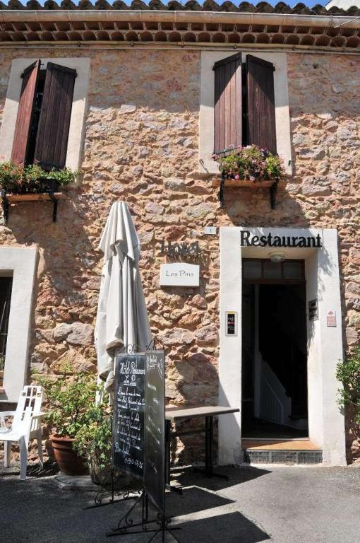 Les Pins Restaurant Et Chambre D'Hotes シヤン・ラ・カスカード エクステリア 写真