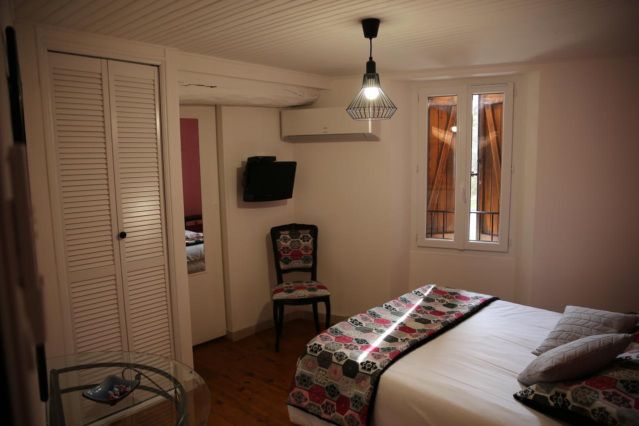 Les Pins Restaurant Et Chambre D'Hotes シヤン・ラ・カスカード エクステリア 写真